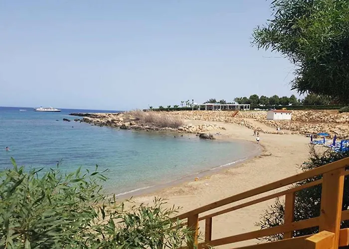 Queen Valeria * Protaras